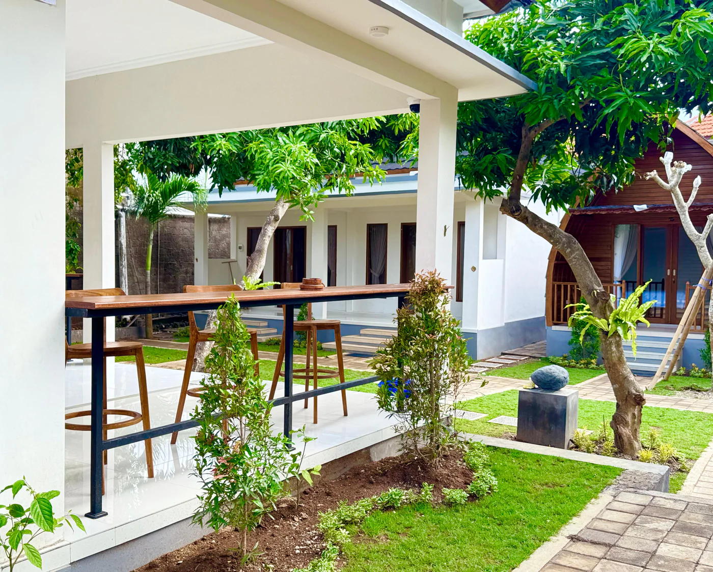 Courtyard coworking bar